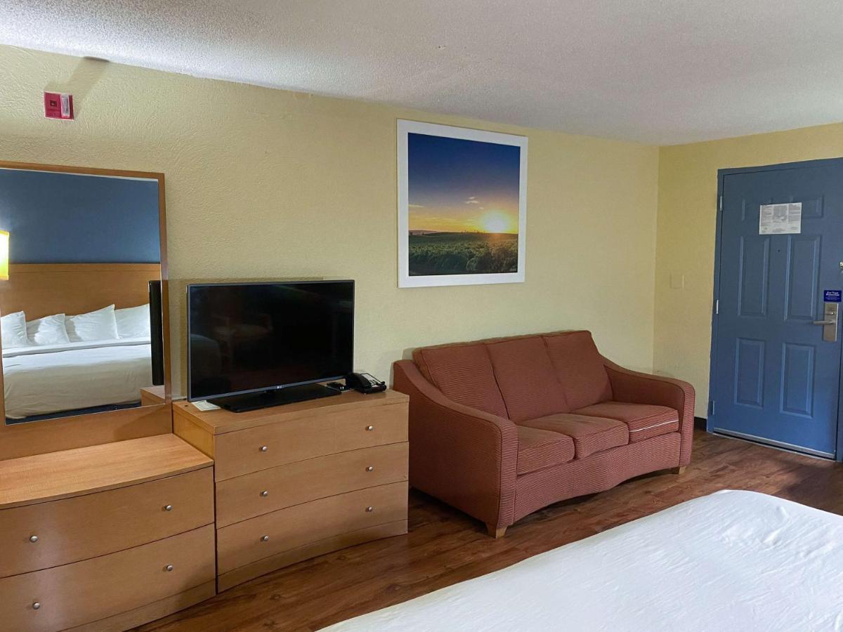 Studio 6 Savannah, Ga- Gateway & I-95 Джорджтаун Экстерьер фото