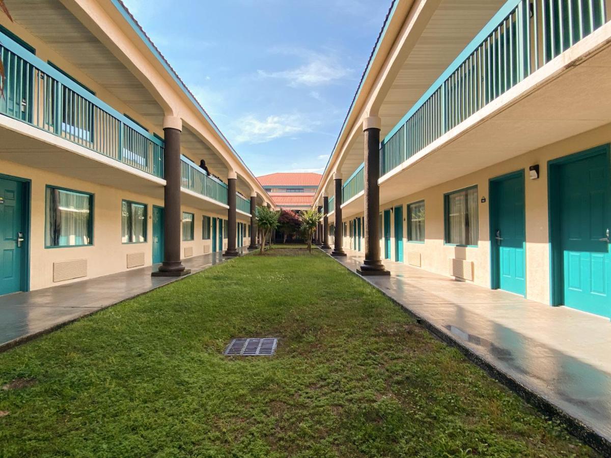 Studio 6 Savannah, Ga- Gateway & I-95 Джорджтаун Экстерьер фото