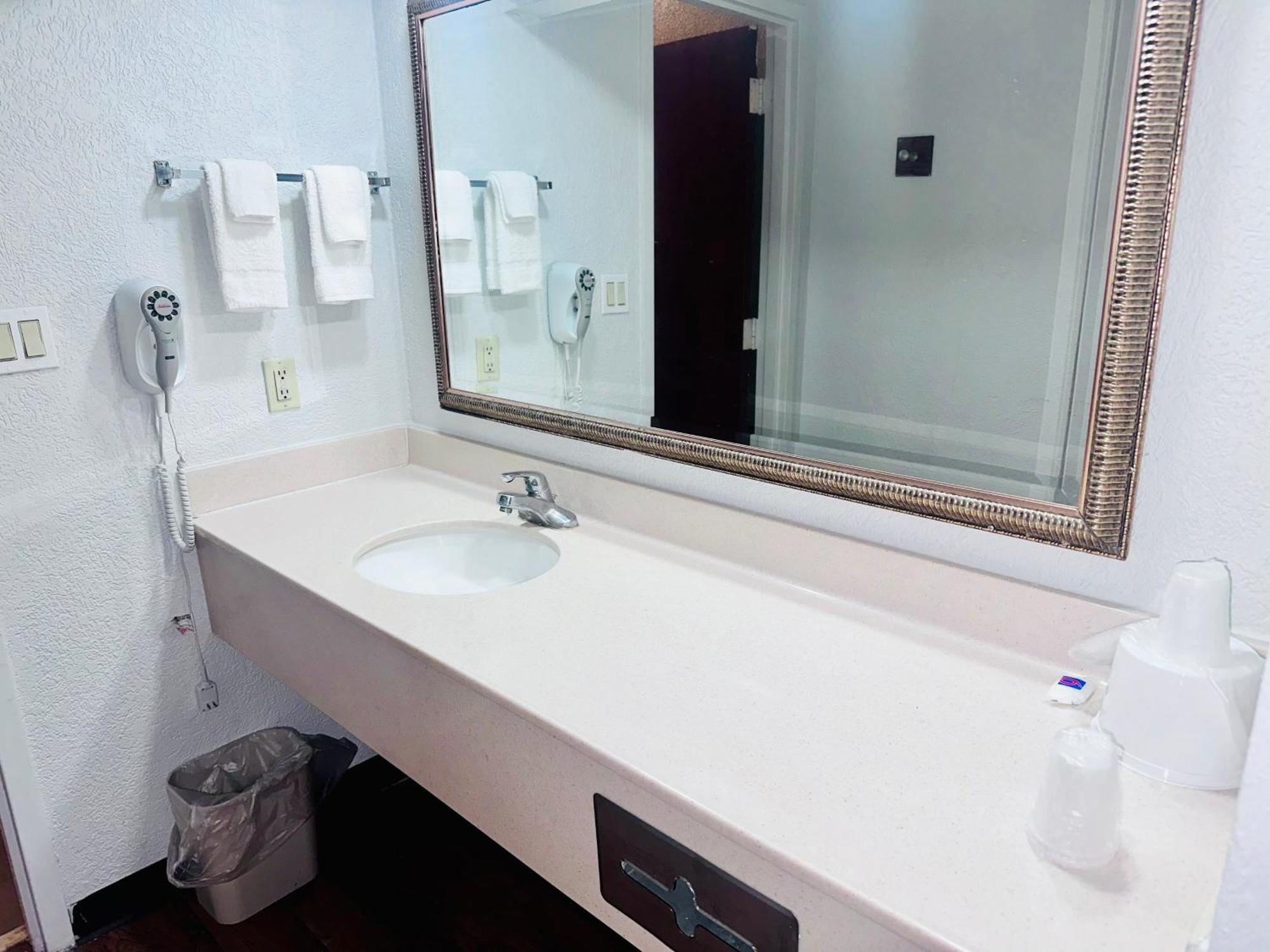 Studio 6 Savannah, Ga- Gateway & I-95 Джорджтаун Экстерьер фото